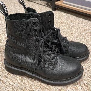Black dr Martin boots